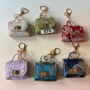 070, Bundle of Colorful Mini 6 Keychain Purses/Bgas